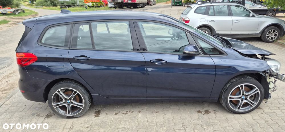 BMW Seria 2 220i Advantage - 4