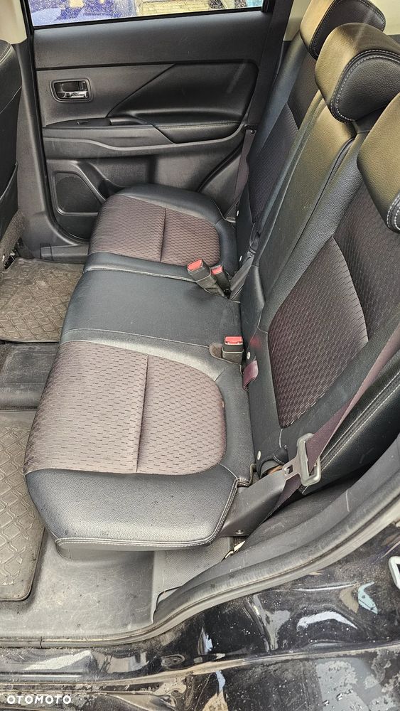 Mitsubishi Outlander PHEV Instyle NAVI + - 11