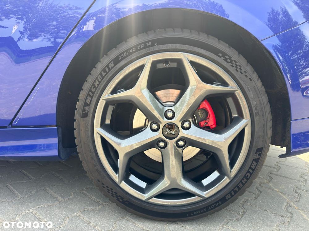Ford Focus 2.0 EcoBoost ST - 11
