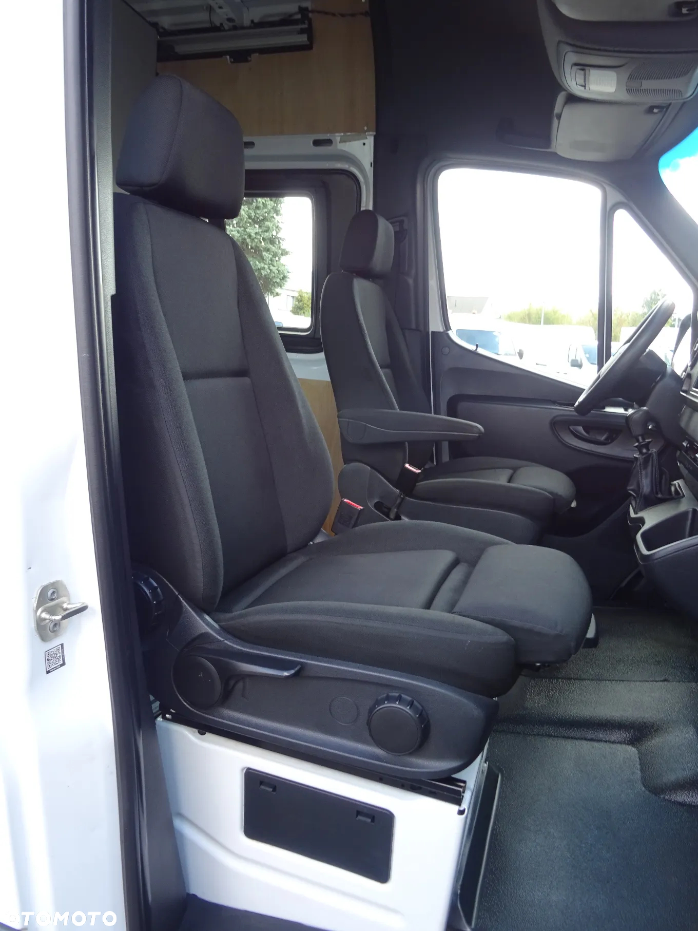 Mercedes-Benz Sprinter - 22