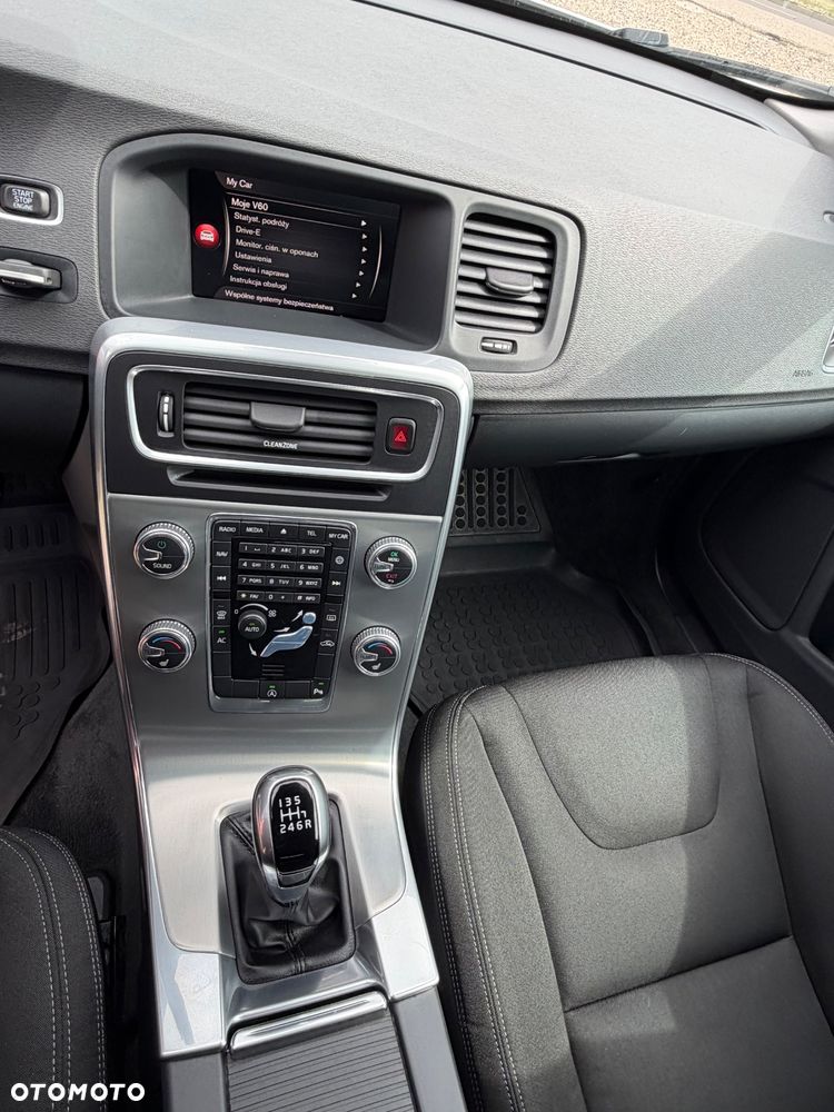 Volvo V60 D3 Drive-E Momentum - 14