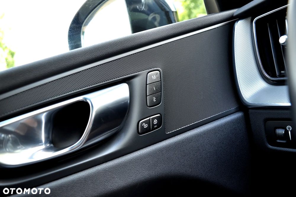 Volvo XC 60 B4 D AWD Geartronic RDesign - 40