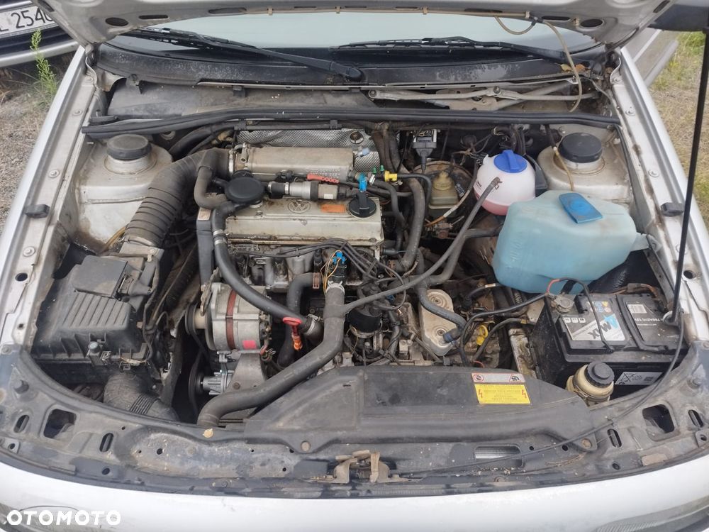 Volkswagen Passat 2.0 GL - 28