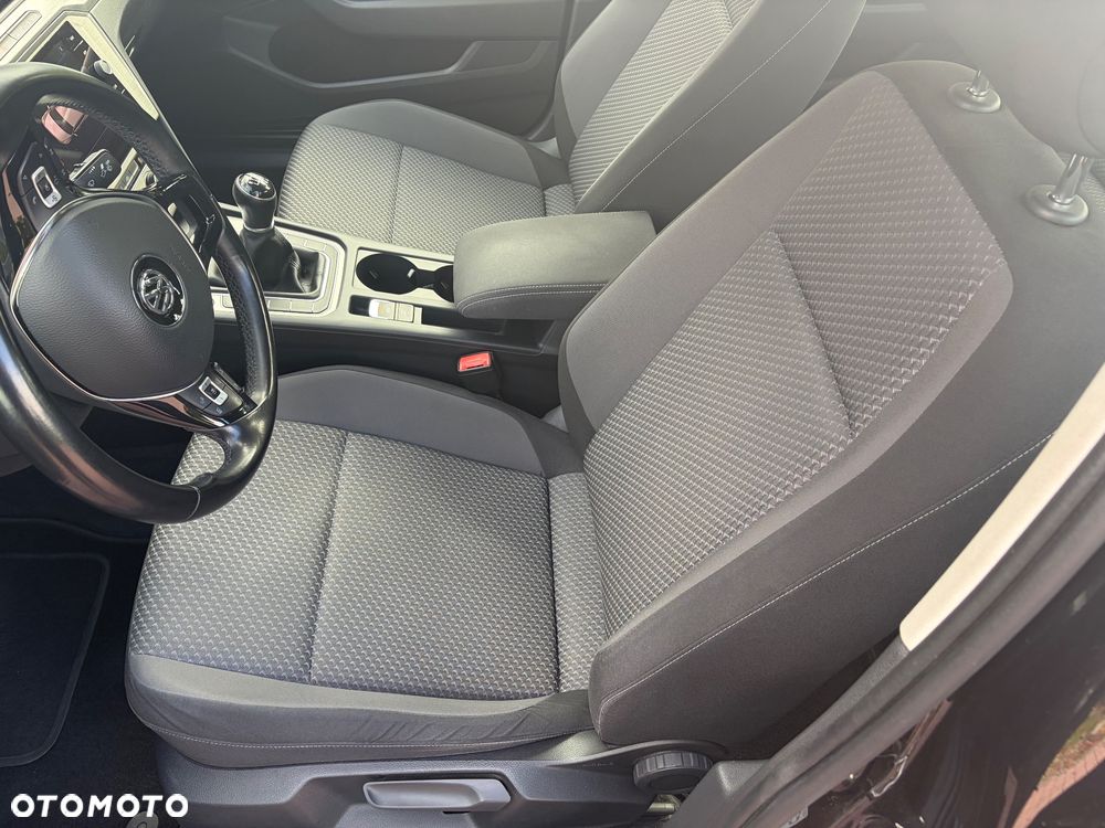 Volkswagen Passat - 18