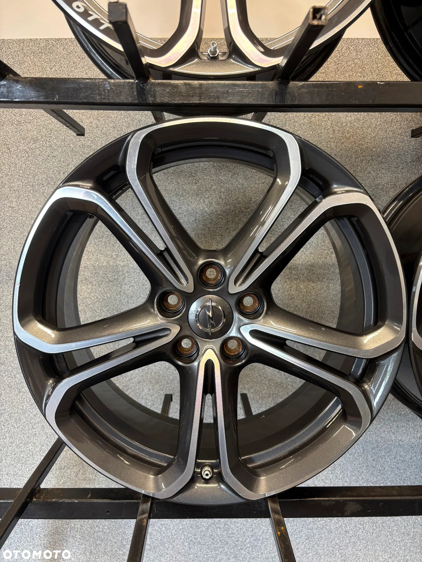 4 FELGI ALU. OPEL CORSA OPC,D,E,ADAM 18'' +TPMS 7,5J ET47  GM - 6