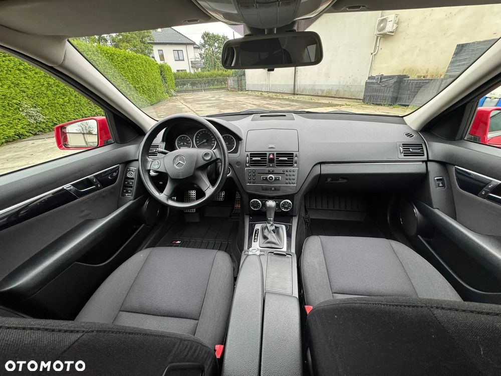 Mercedes-Benz Klasa C 180 T CGI Automatik BlueEFFICIENCY - 19
