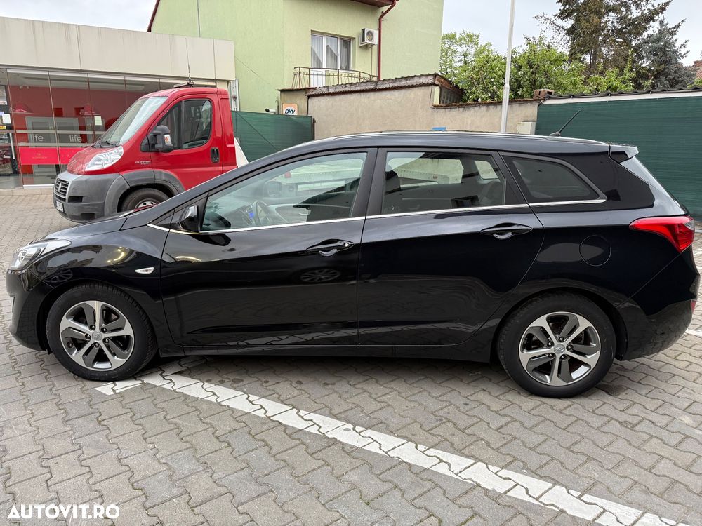 Hyundai i30 blue 1.6 CRDi Style - 6