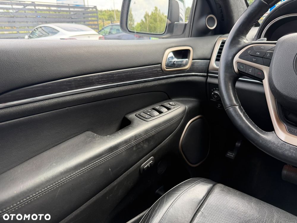 Jeep Grand Cherokee - 23