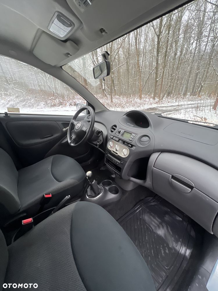 Toyota Yaris 1.3 Terra - 12
