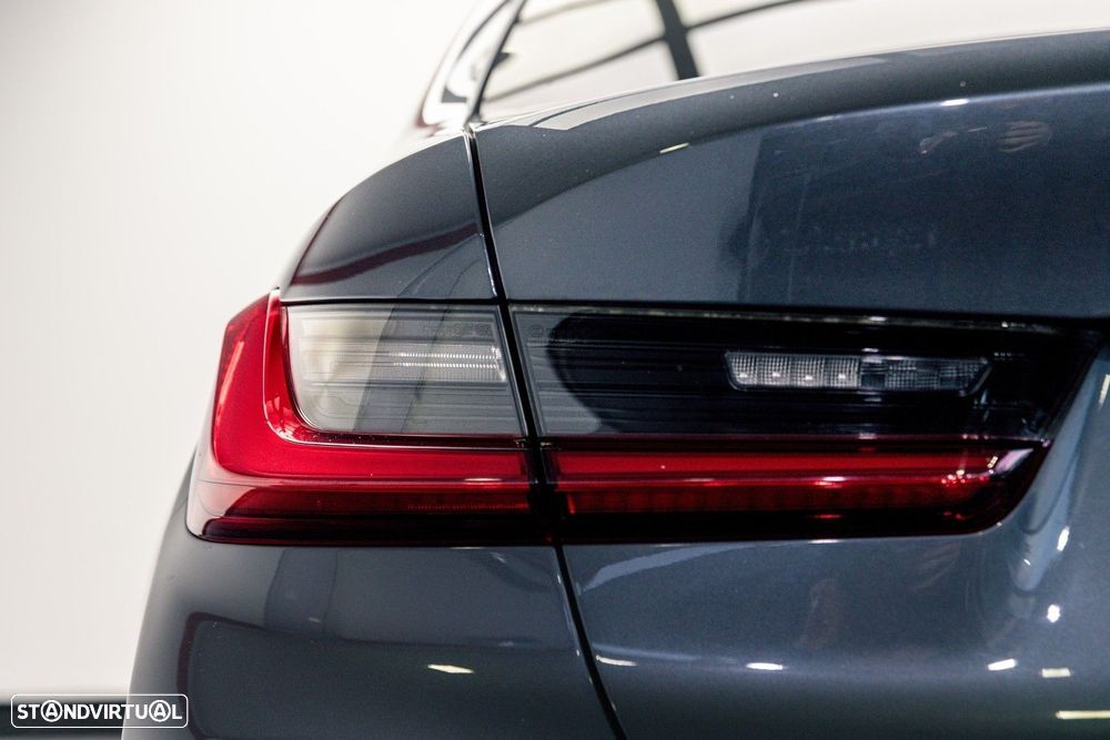 BMW 330 e iPerformance Pack M - 10