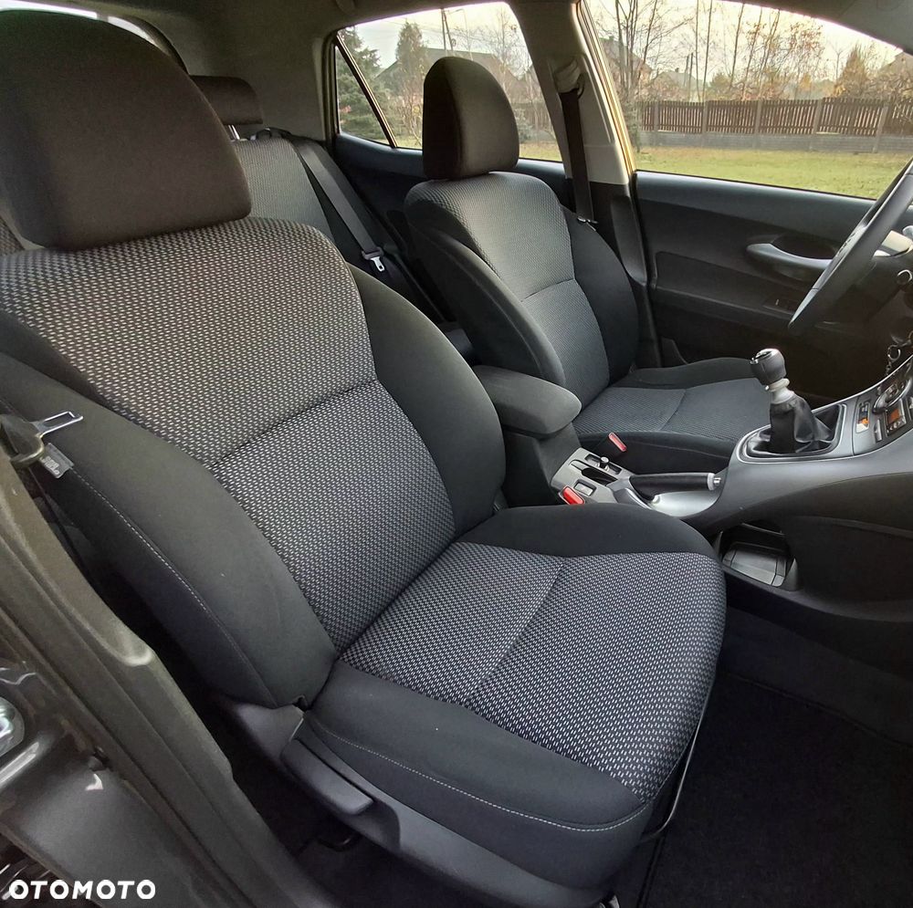 Toyota Auris 1.33 VVT-i Terra - 29