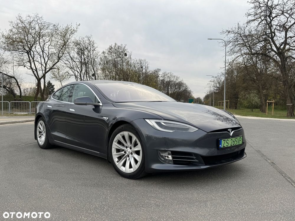 Tesla Model S - 1