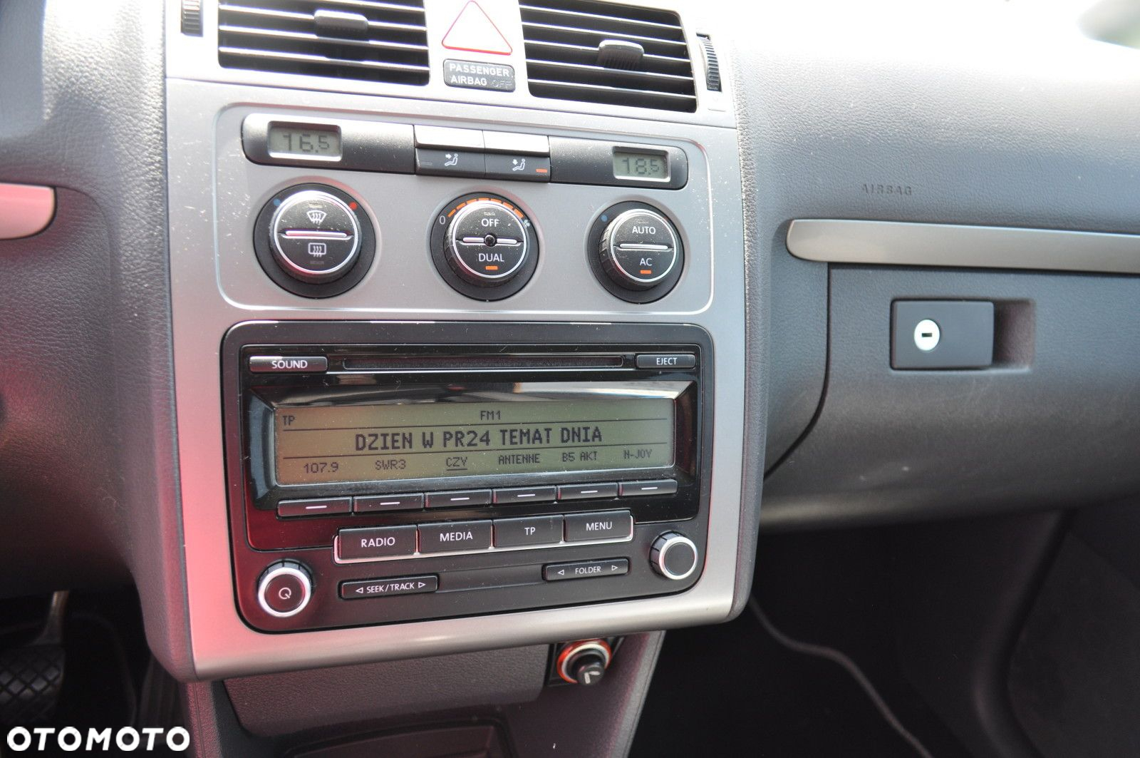 Volkswagen Touran - 11