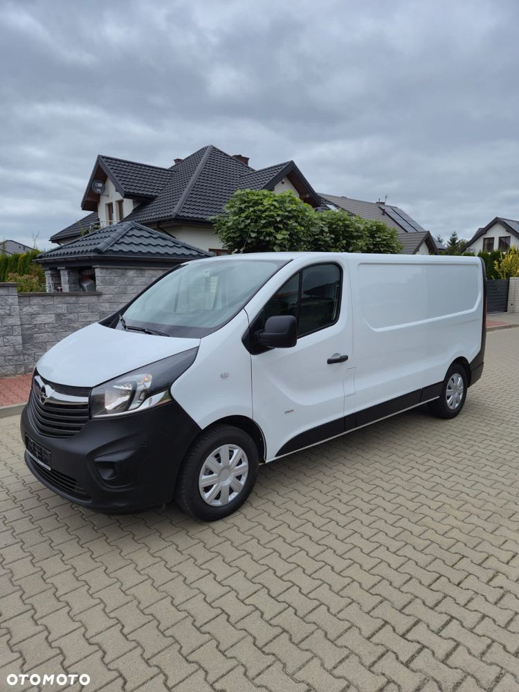 Opel Vivaro 2017r LONG 180tys km webasto super stan - 1