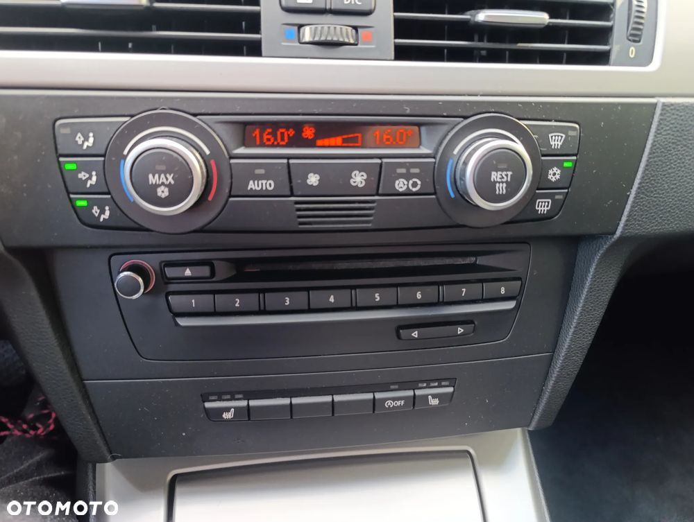 BMW Seria 3 318i - 23