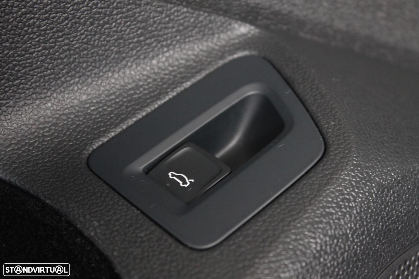 VW Passat Variant 1.6 TDI Confortline DSG - 39