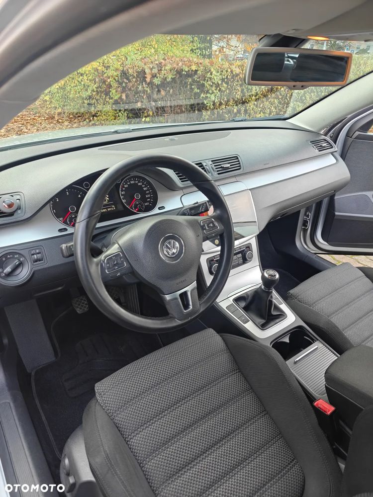 Volkswagen Passat 2.0 TDI DPF Sportline - 8