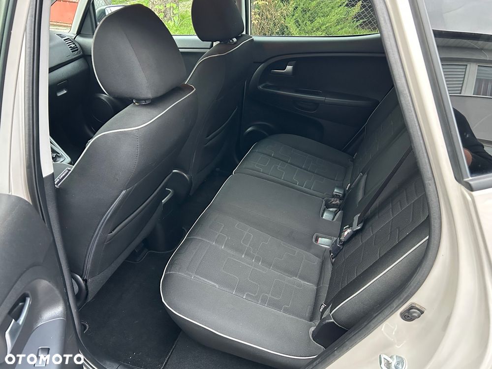 Kia Venga 1.4 L - 8