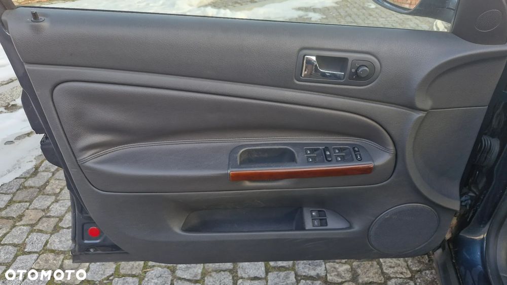 Volkswagen Passat 1.9 TDI Exclusive - 19