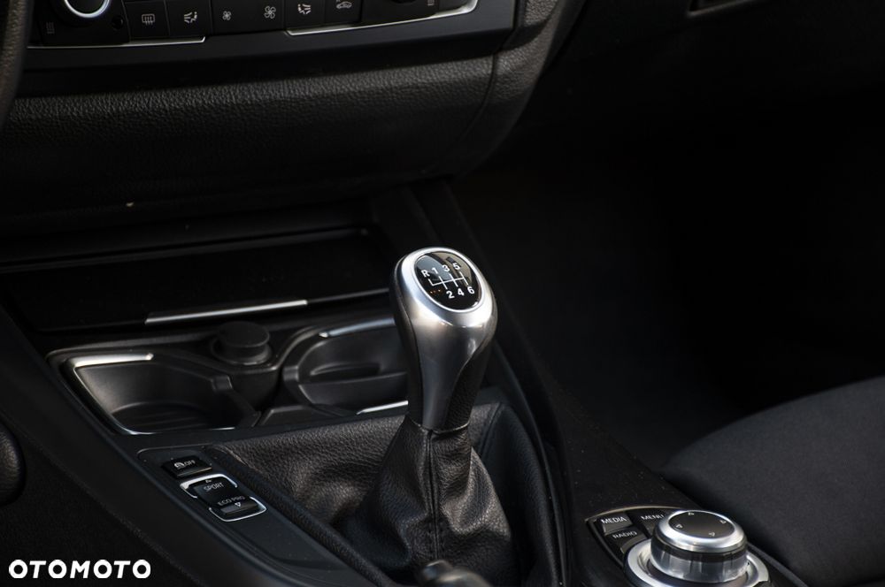 BMW Seria 1 120d Sport Line - 37