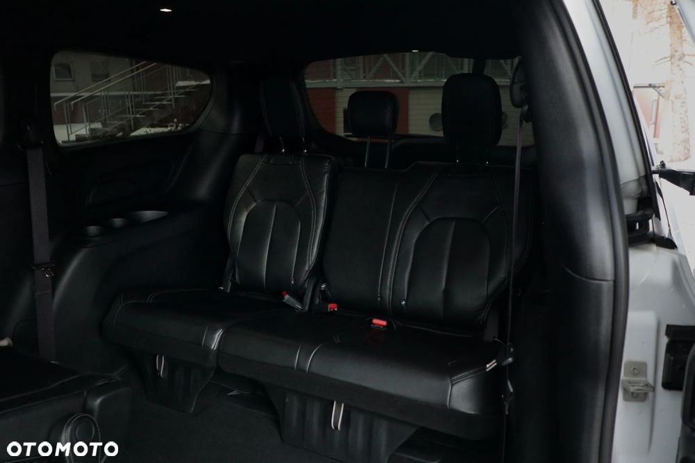 Chrysler Pacifica - 17