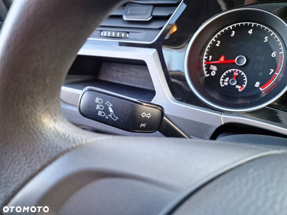 Volkswagen Touran - 32