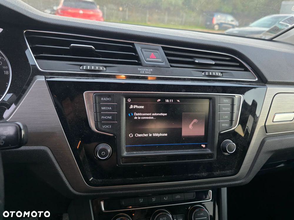 Volkswagen Touran - 25