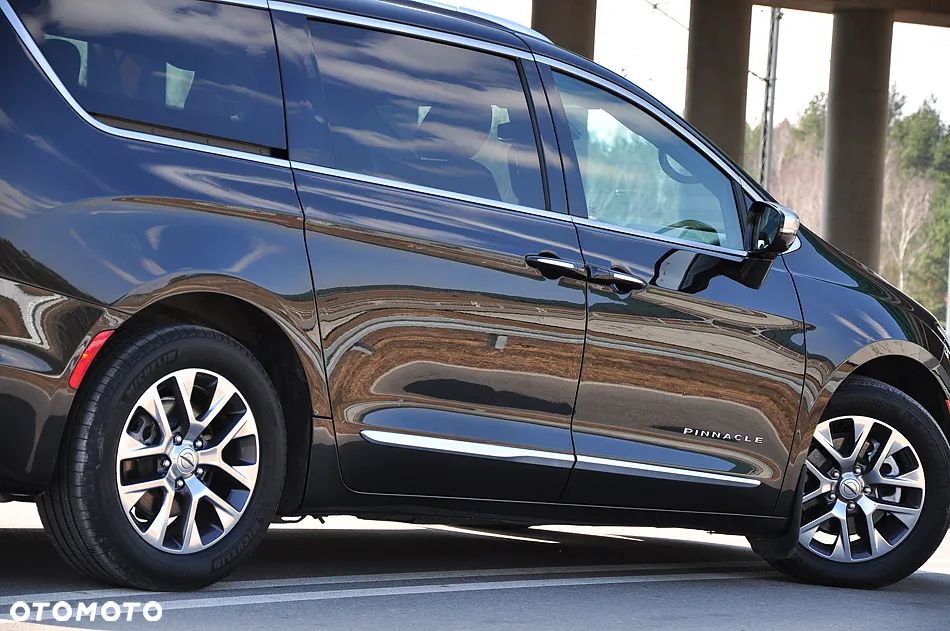 Chrysler Pacifica - 16