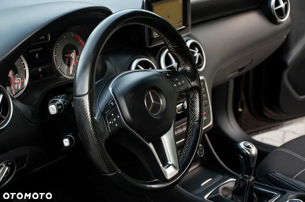 Mercedes-Benz Klasa A 180 Peak Edition - 23
