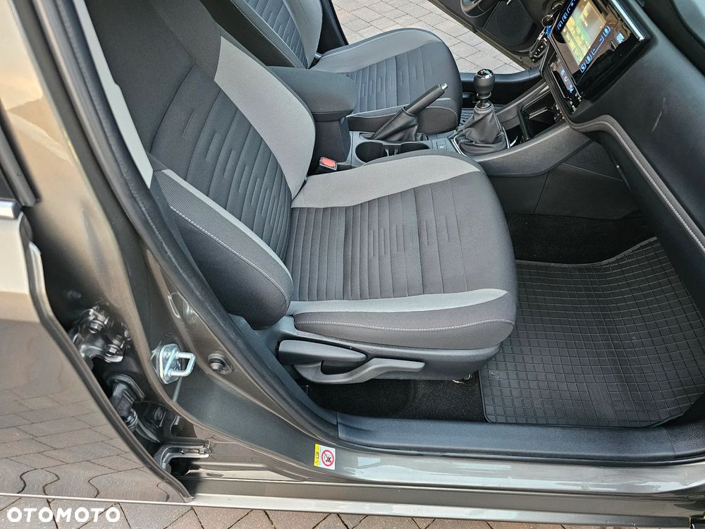 Toyota Auris 1.6 Premium - 12