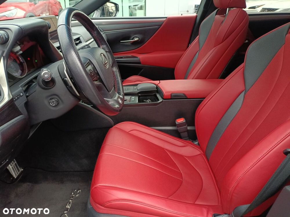 Lexus ES 300h F Sport Edition - 11
