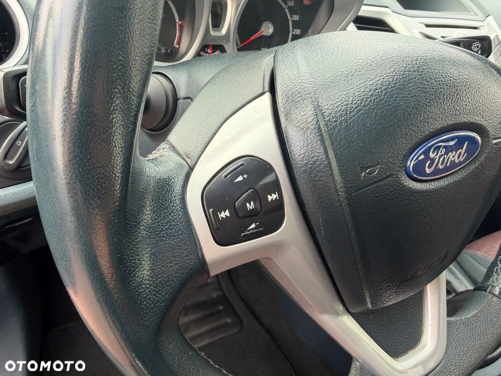 Ford Fiesta 1.4 Champions Edition - 19