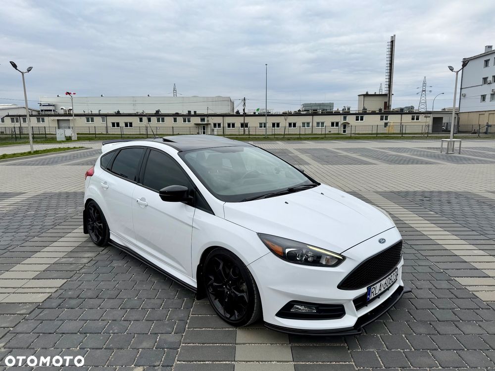 Ford Focus 2.0 EcoBoost ST mit Leder-Sport-Paket - 1