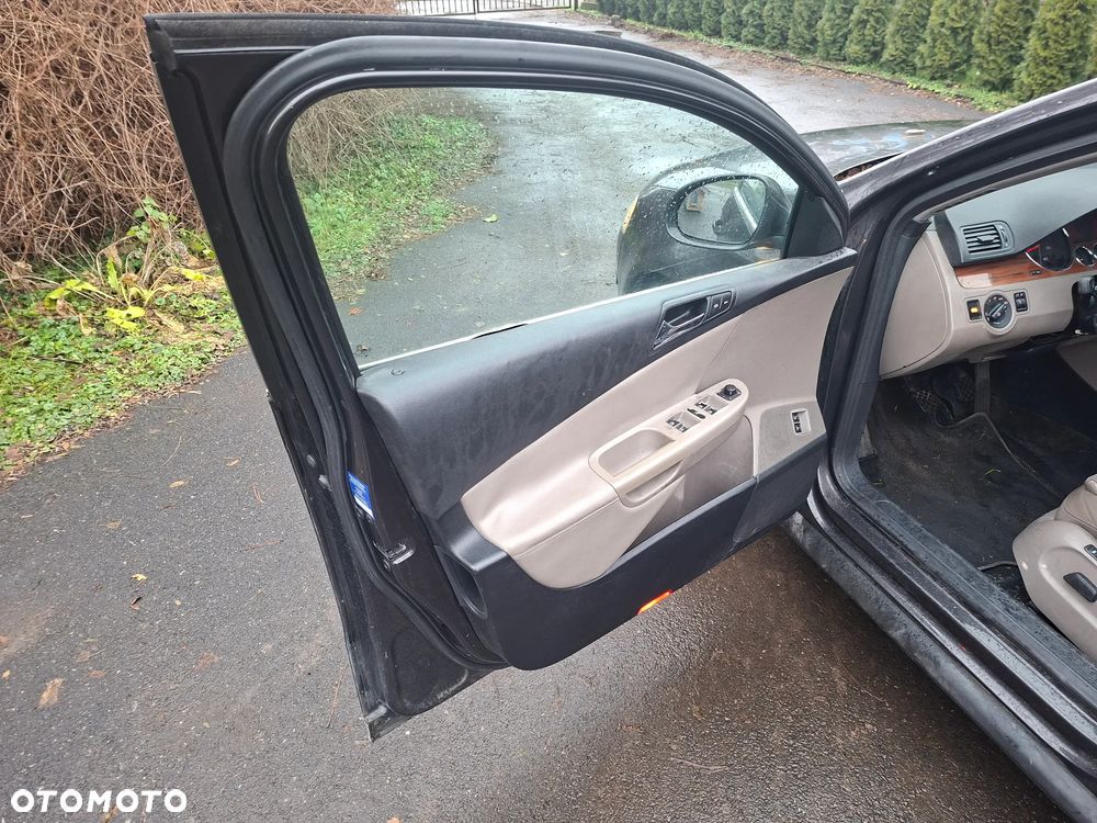 Volkswagen Passat 2.0 FSI Individual - 6