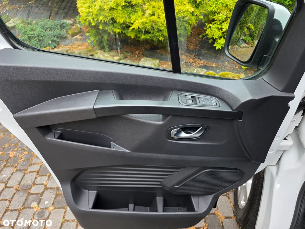 Renault Trafic - 21