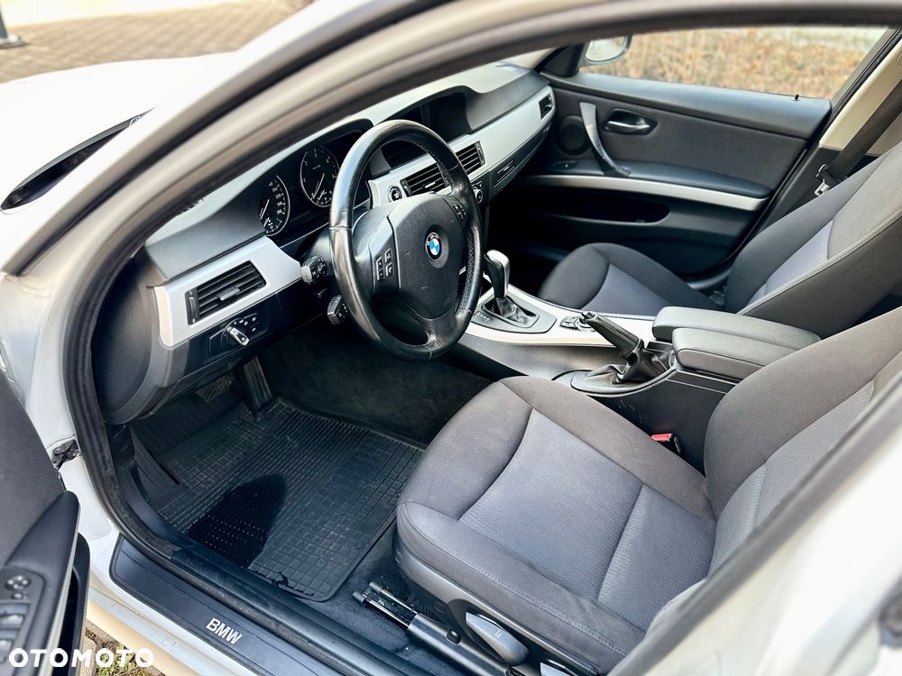 BMW Seria 3 318d DPF Edition Sport - 12