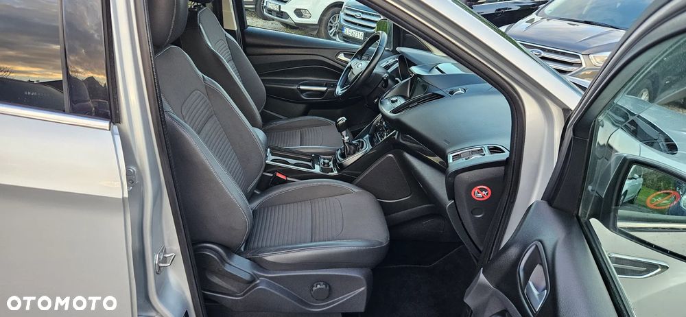 Ford Kuga 2.0 TDCi 2x4 Titanium - 32