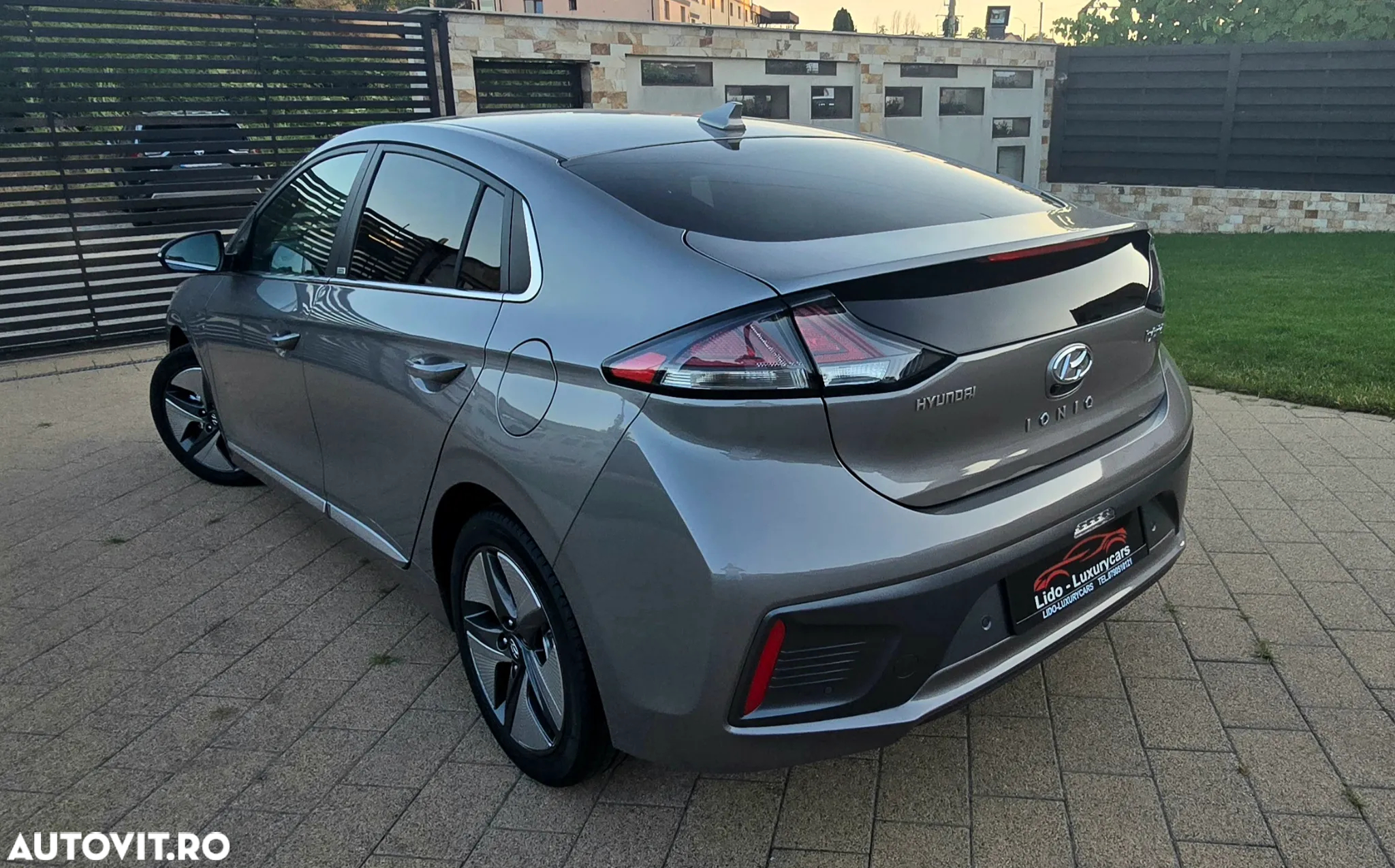 Hyundai IONIQ Hybrid 1.6 GDI Premium - 38