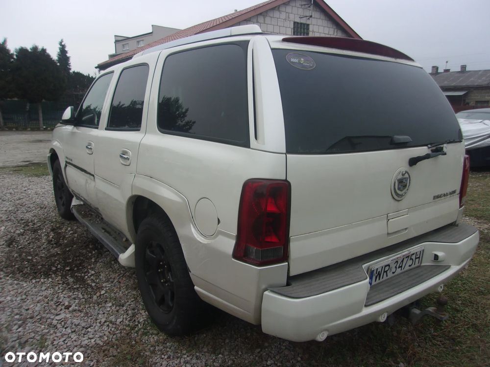 Cadillac Escalade - 4