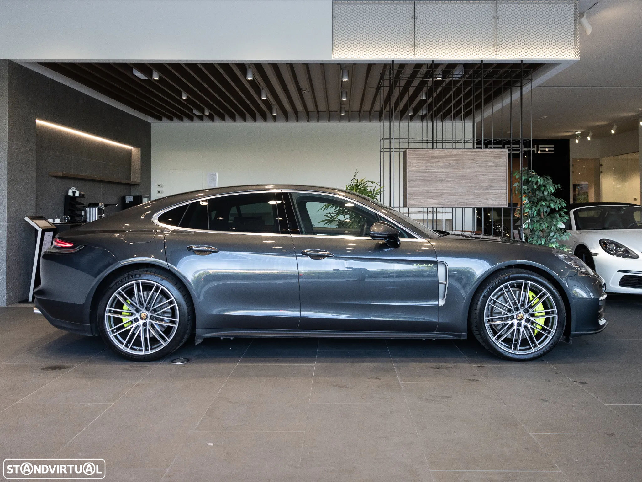 Porsche Panamera 4 E-Hybrid Platinum Edition - 2