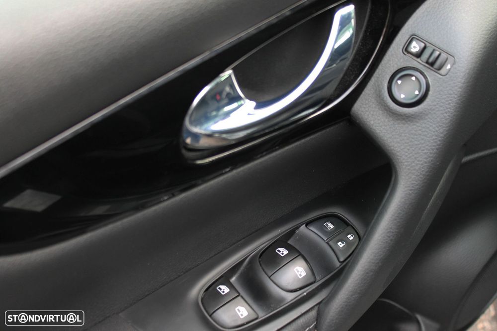 Nissan Qashqai 1.5 dCi N-Connecta J18+Led - 6