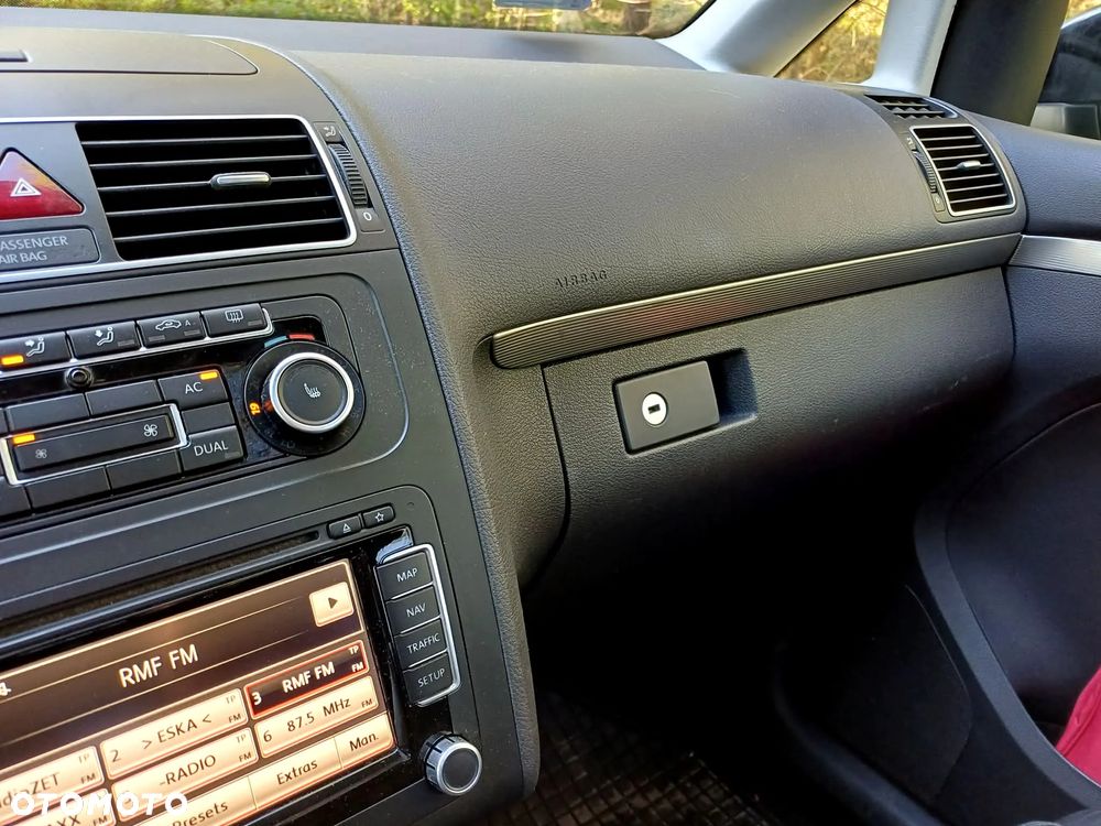 Volkswagen Touran 1.4 TSI STYLE - 17