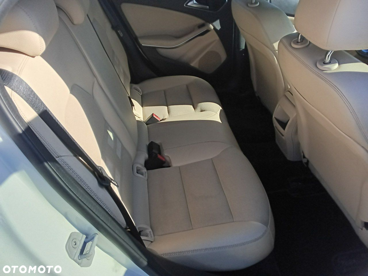 Mercedes-Benz GLA - 12