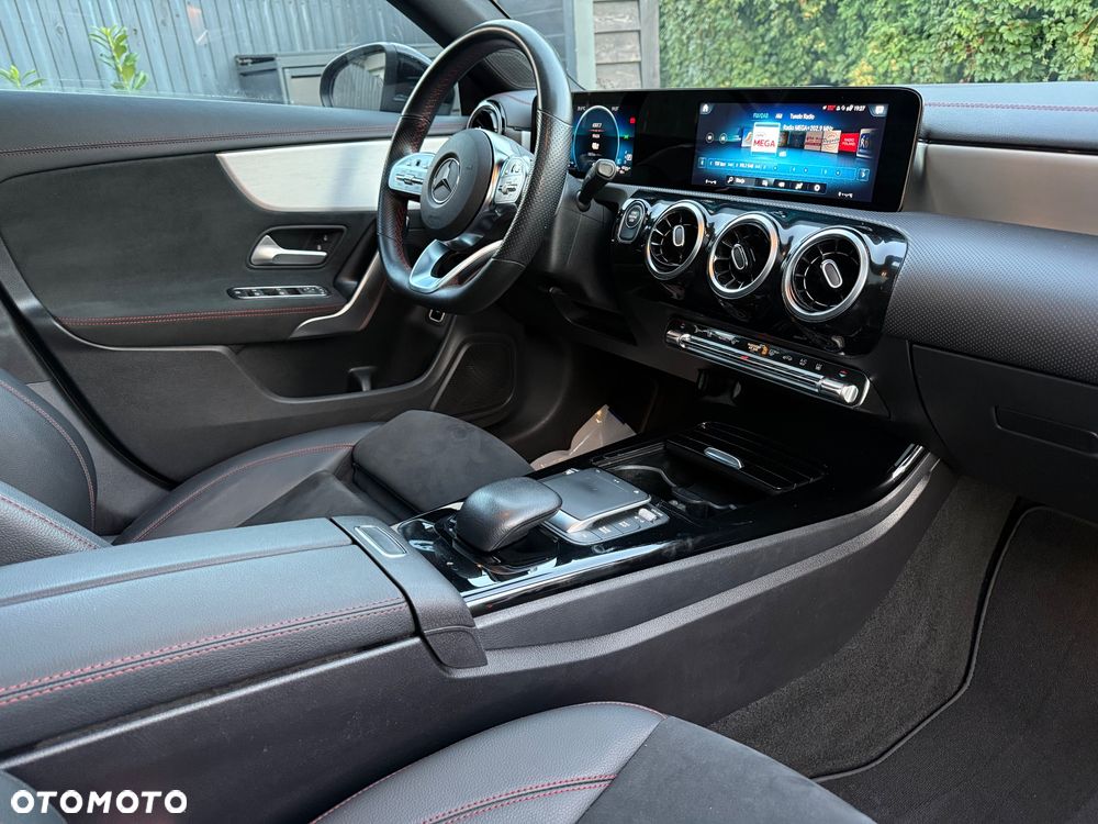 Mercedes-Benz CLA 250 e 8G-DCT AMG Line - 13