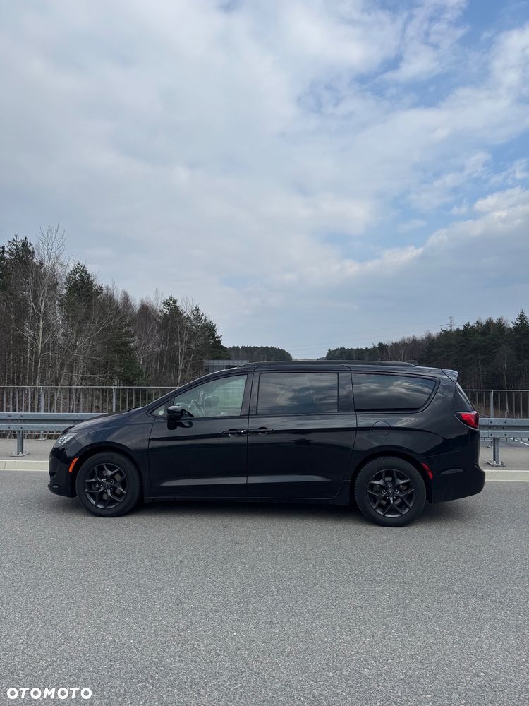 Chrysler Pacifica - 2