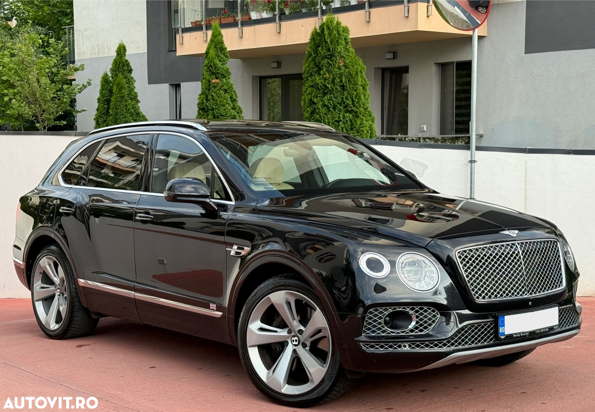 Bentley Bentayga - 3
