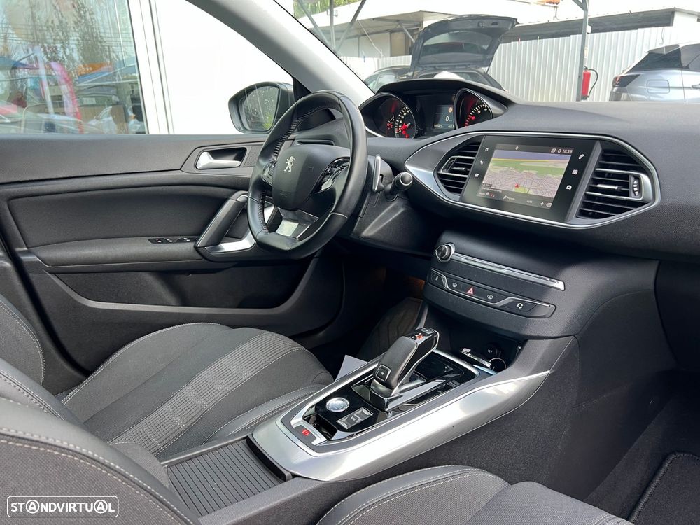 Peugeot 308 1.2 PureTech Allure Full LED EAT8 - 8