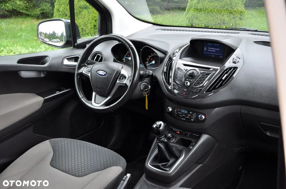 Ford Tourneo Courier 1.5 TDCi Titanium - 27