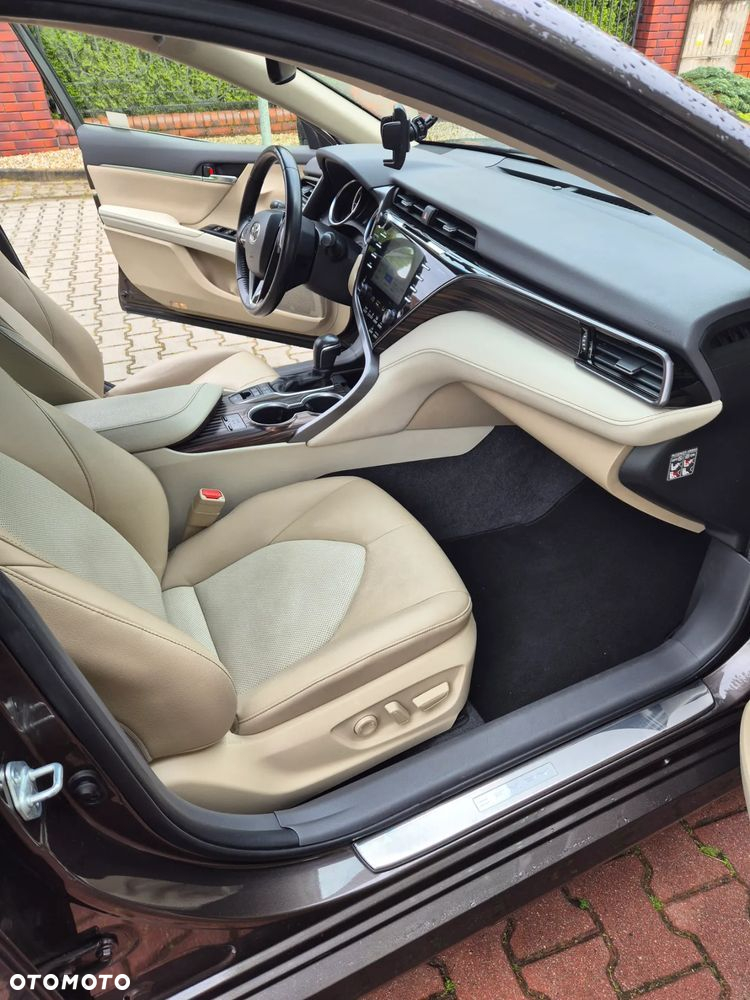 Toyota Camry 2.5 Hybrid Executive CVT - 12