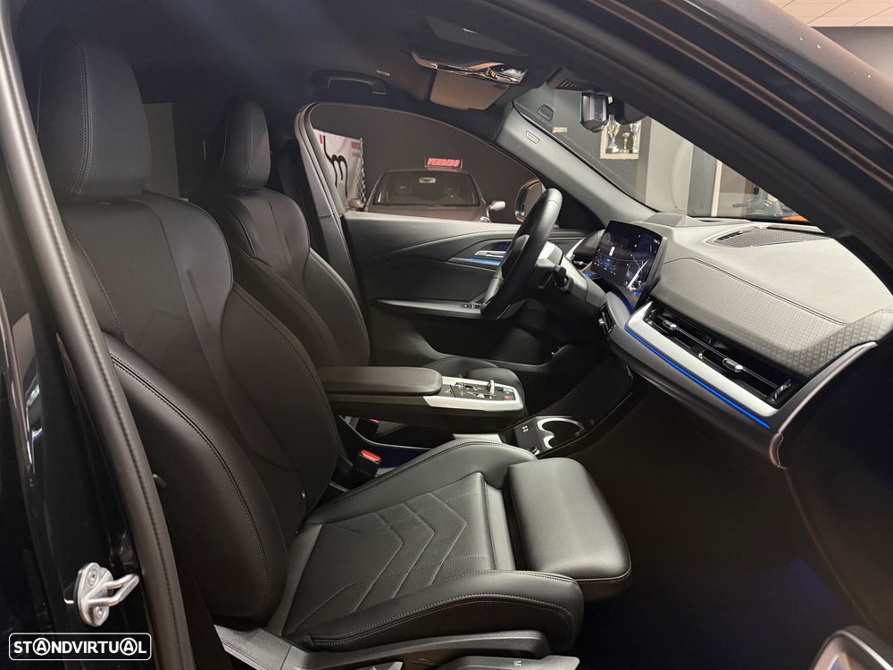 BMW iX2 eDrive20 Pack Desportivo M - 17